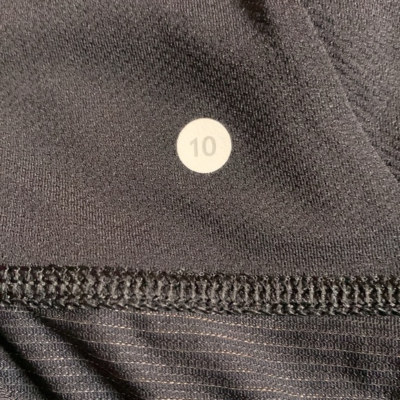 Lululemon- Hustle & Bustle Tank- B&W Palm fronds- Sz 10 - Picture 10 of 15